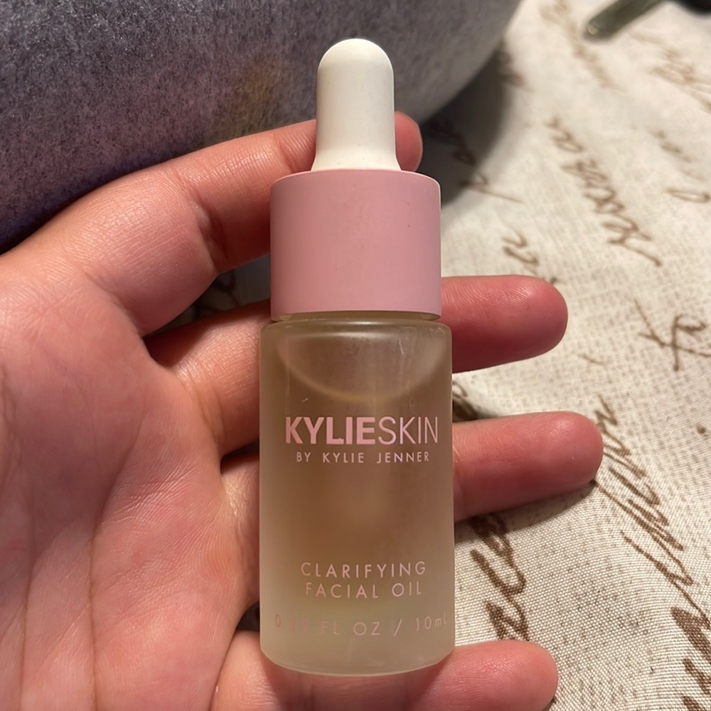 🌸5/$25 Mini clarifying facial🌸